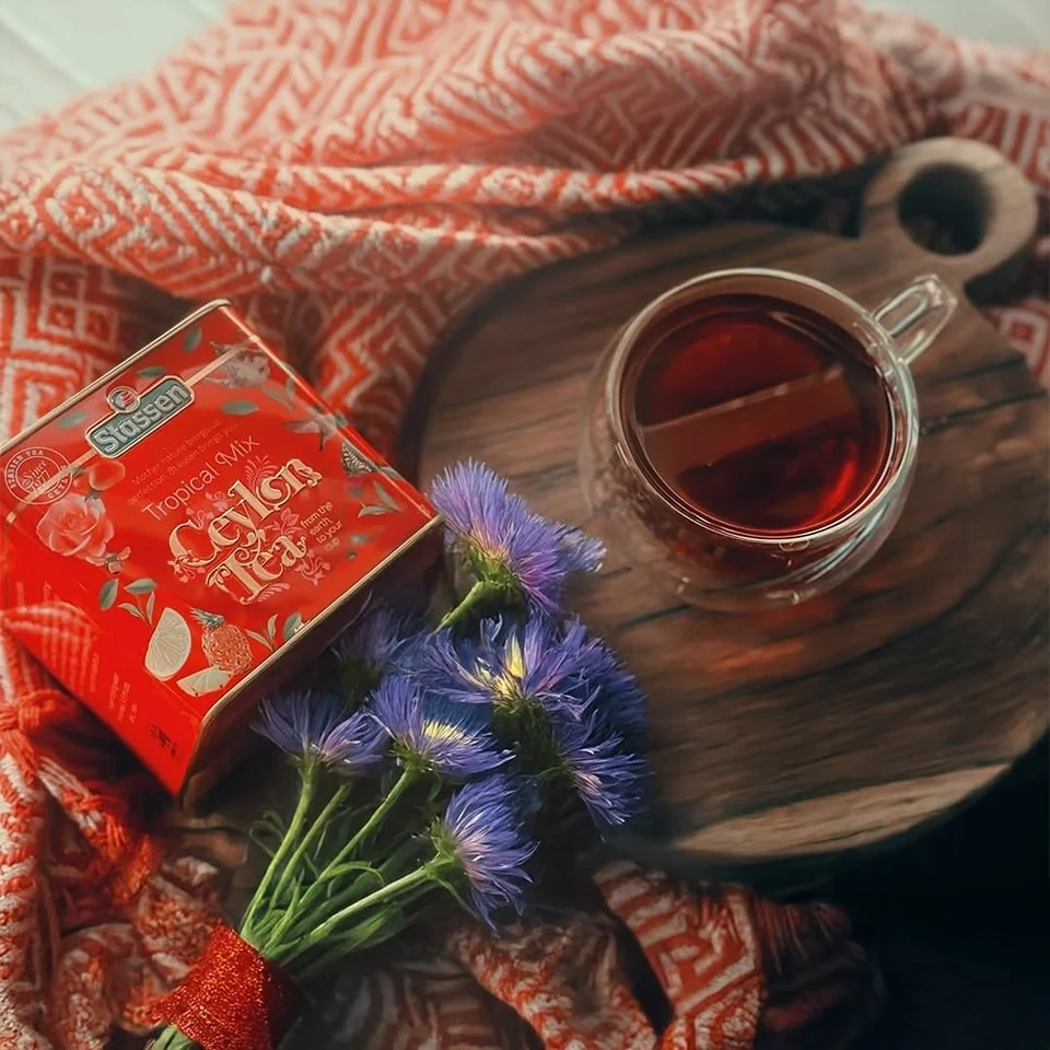 Stassen Tropical Mix Ceilonas melnā tēja ar augļu aromātiem 100g metāla skārdene