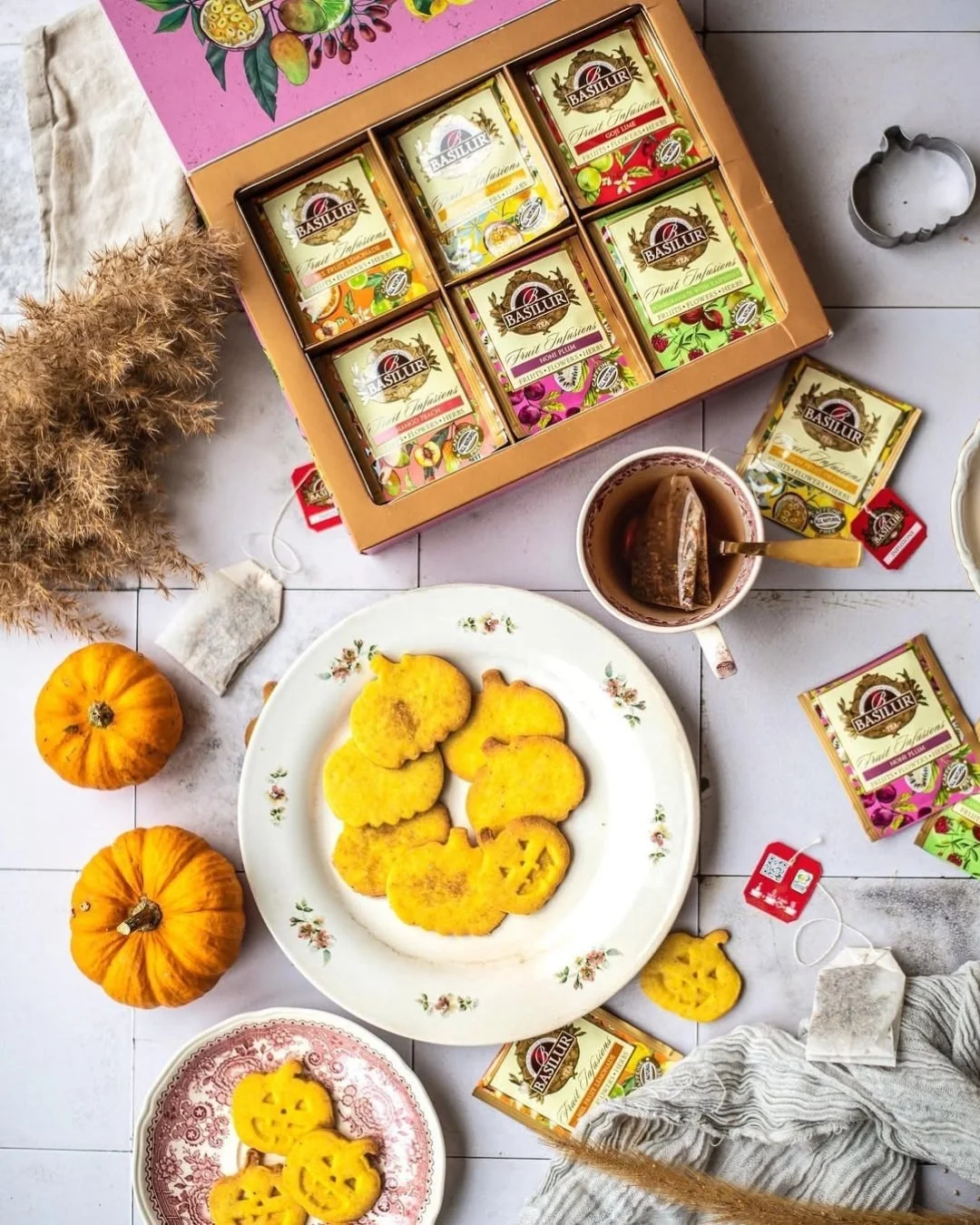 Augļu tējas asorti Dāvanu iepakojumā 60 paciņas, 120g Basilur Fruit Infusions Vol II (kartona iepak.)