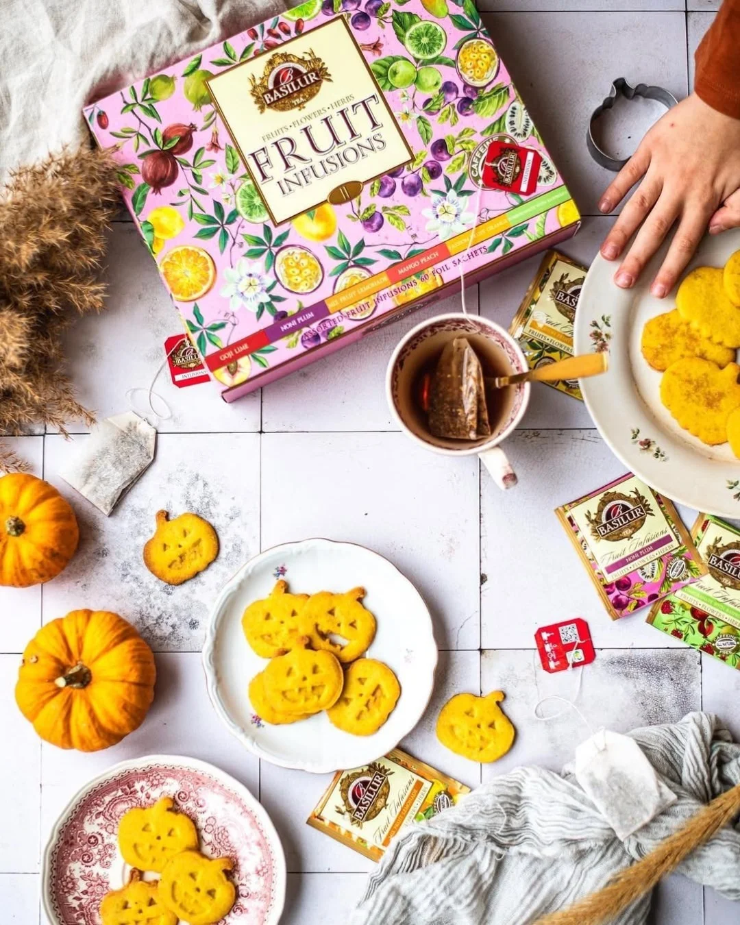 Augļu tējas asorti Dāvanu iepakojumā 60 paciņas, 120g Basilur Fruit Infusions Vol II (kartona iepak.)