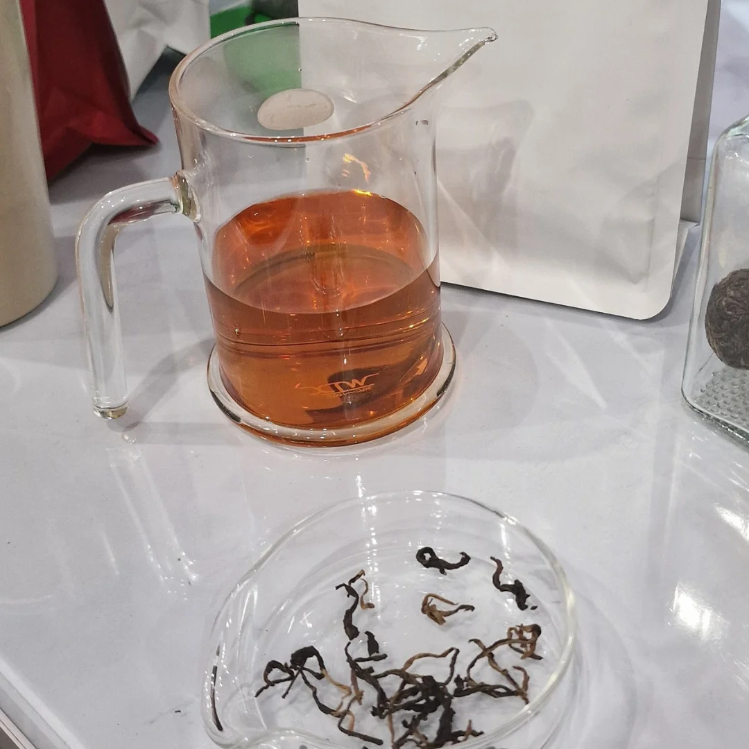 Vjetnamas seno koku melnā tēja 150 g Van Phong Tea