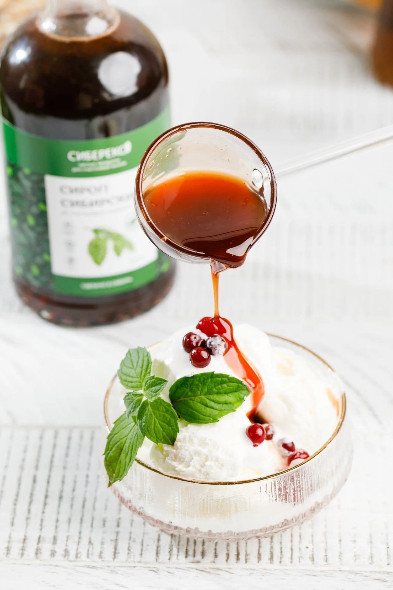 Sibīrijas priežu čiekuru sīrups 240 ml Sibereco stikla burka