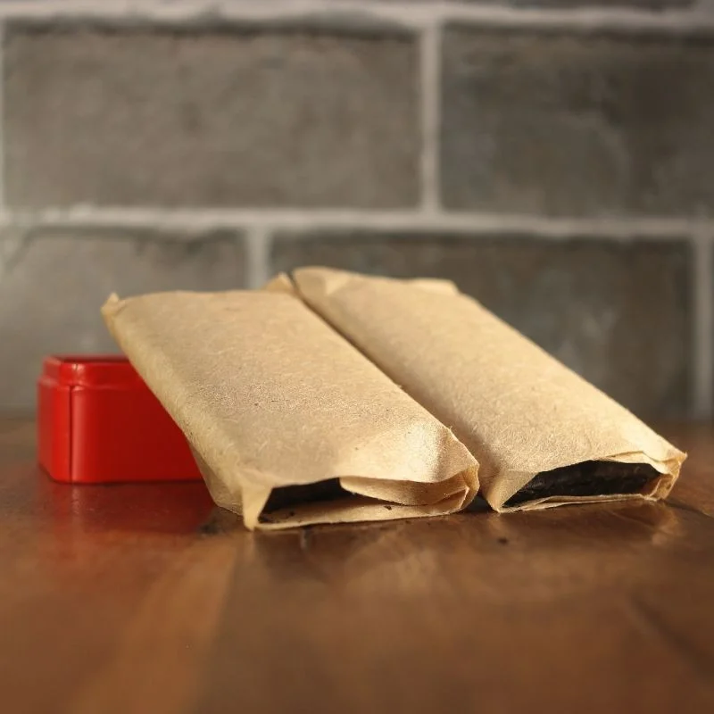 Kūpināta Sarkanās tējas brikete 100g 烟熏铁盒 T.Ar