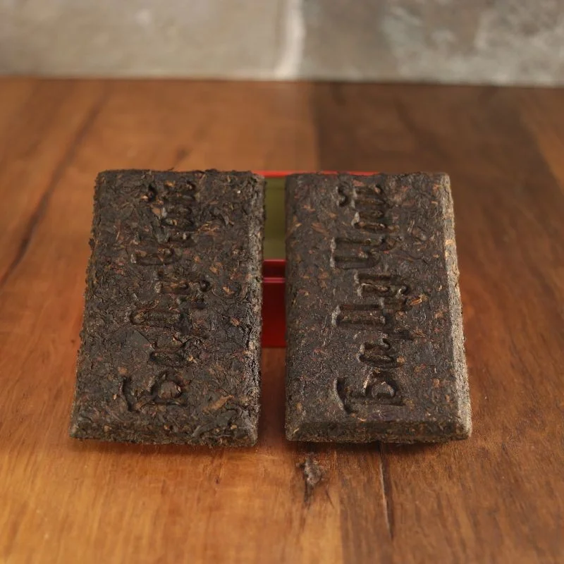 Kūpināta Sarkanās tējas brikete 100g 烟熏铁盒 T.Ar