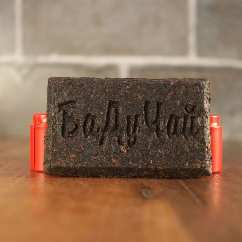 Kūpināta Sarkanās tējas brikete 100g 烟熏铁盒 T.Ar