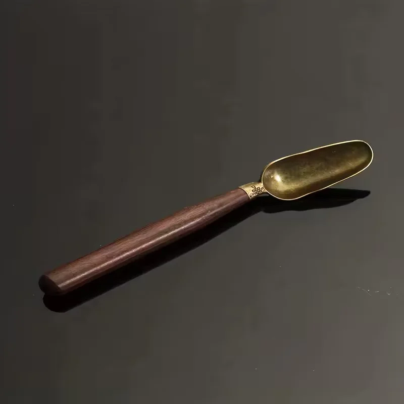 Metāla karote ar sandalkoka rokturi tējai un kafijai