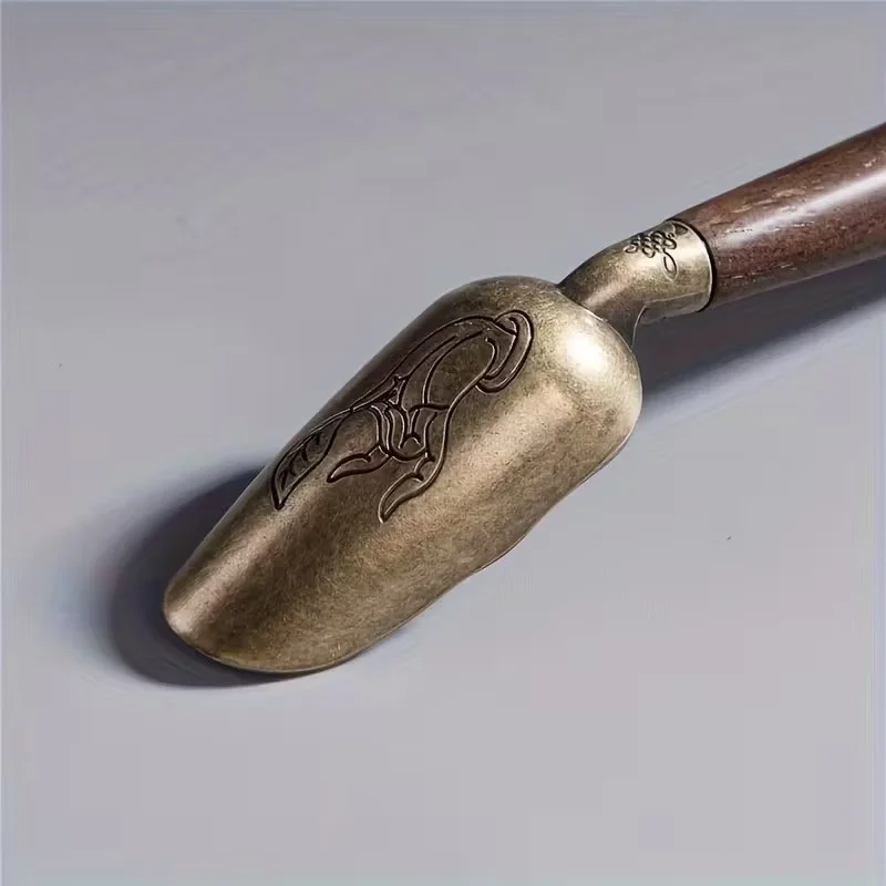 Metāla karote ar sandalkoka rokturi tējai un kafijai