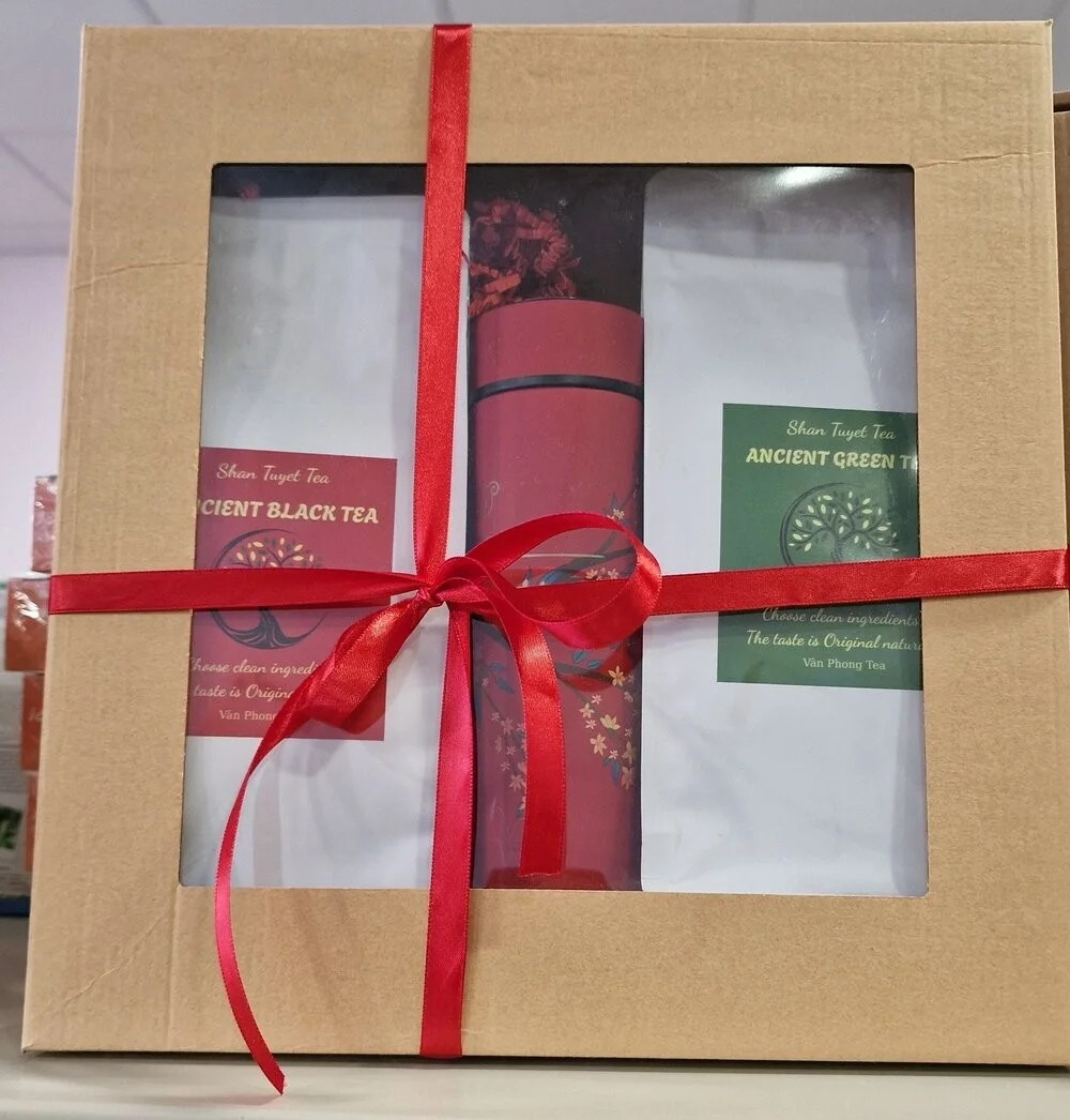 Подарочный набор черного и зеленого чая Van Phong Vietnam с термосом для заваривания.